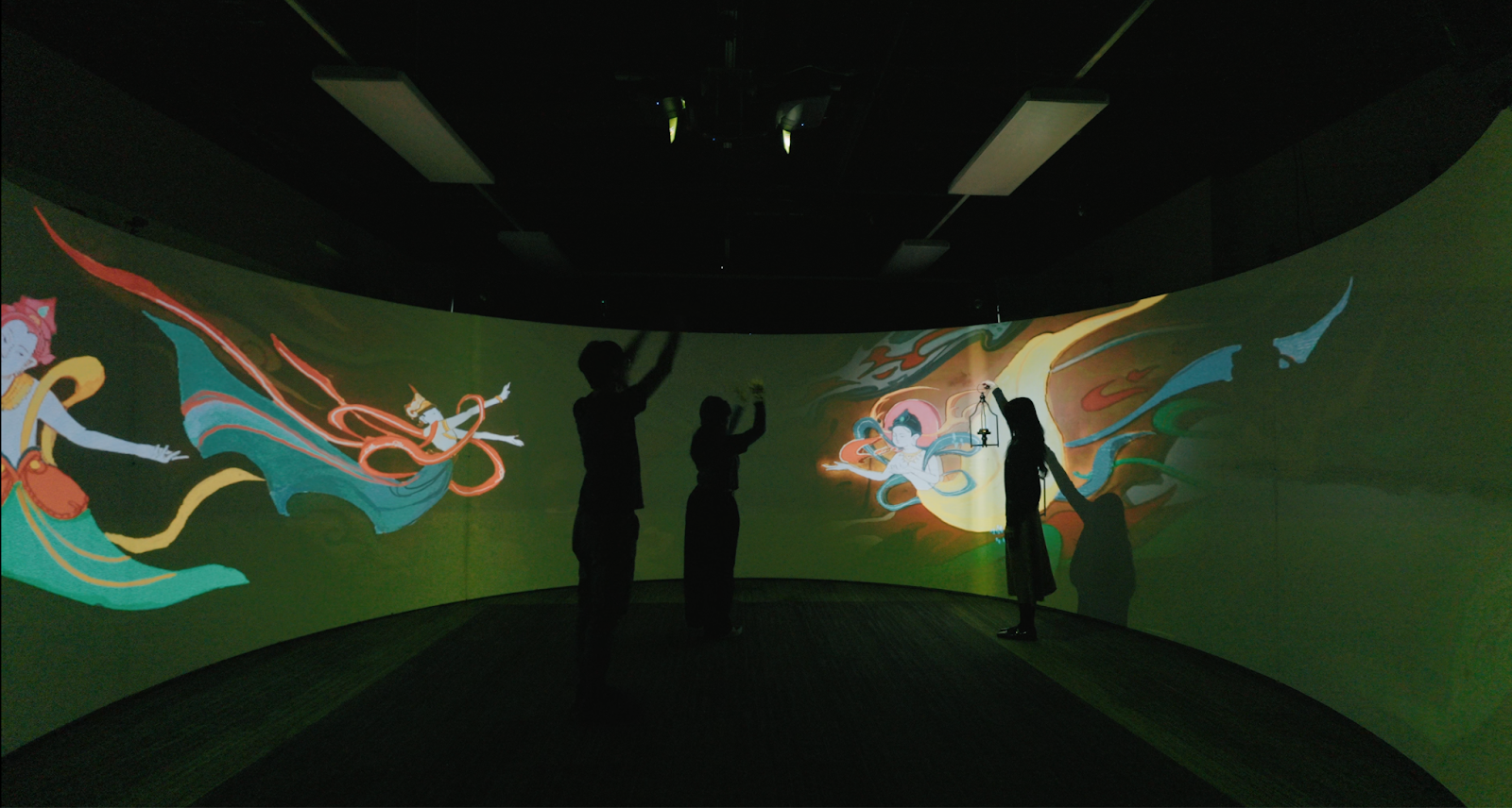 Host guiding guests in the pre-show tutorial